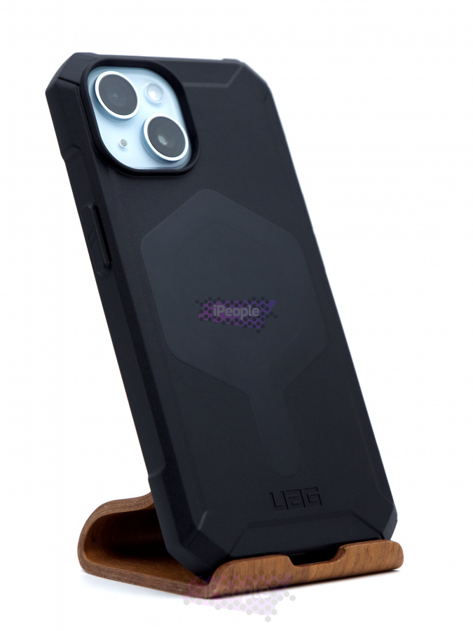 Фото Купить Чехол UAG Essential Armor для iPhone 15 Чёрный по низкой цене в Москве