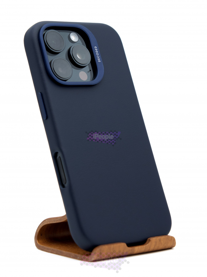 Фото Купить Чехол Decoded Leather with MagSafe для iPhone 16 Pro Тёмно-синий по низкой цене в Москве