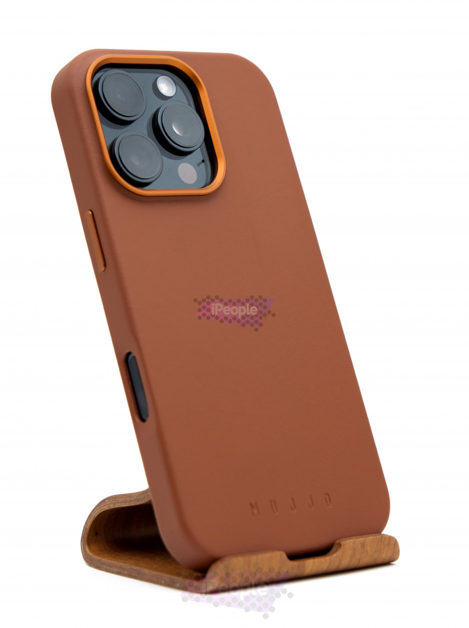 Фото Купить Чехол Mujjo Leather with MagSafe для iPhone 16 Pro Коричневый по низкой цене в Москве