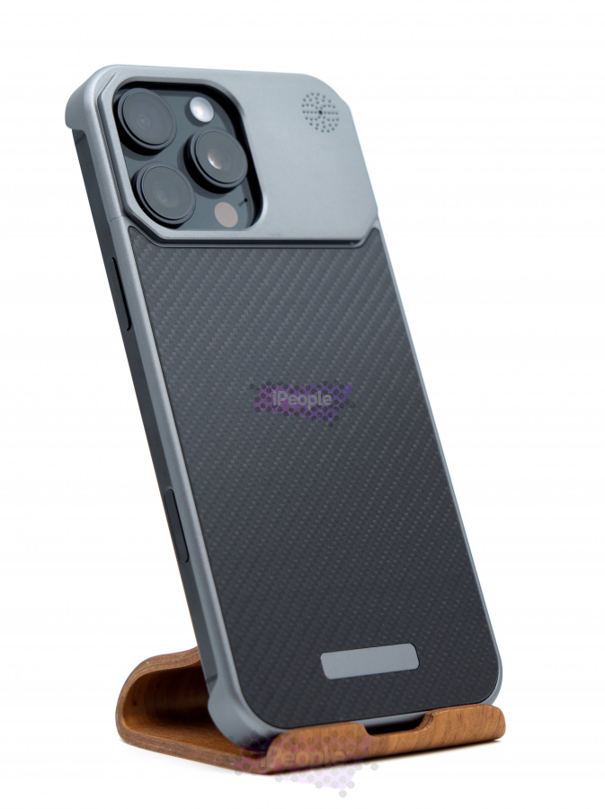 Фото Купить Чехол Aroma Carbon для iPhone 16 Pro Max Серый по низкой цене в Москве