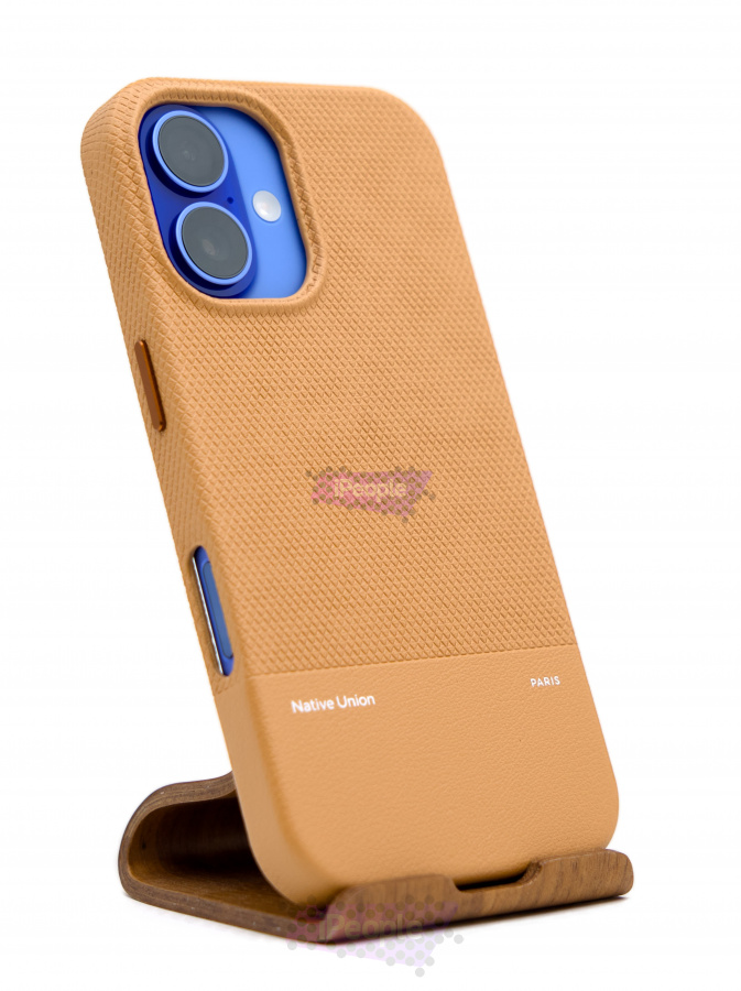 Фото Купить Чехол Native Union Classic case with MagSafe для iPhone 16 Горчичный по низкой цене в Москве