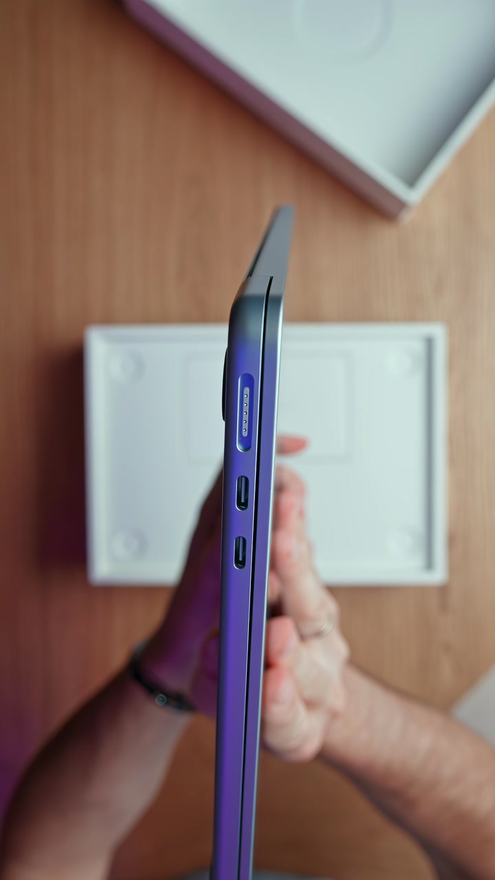 Распаковка MacBook Air в цвете Sky Blue