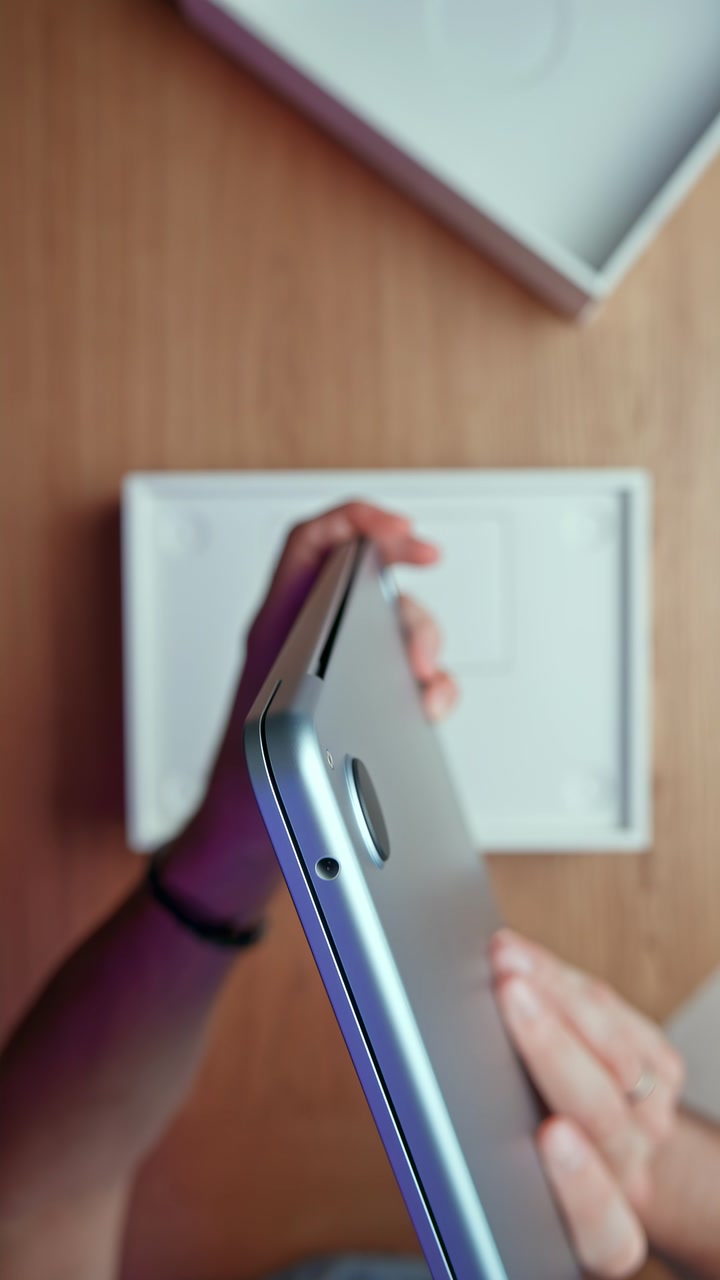 Распаковка MacBook Air в цвете Sky Blue