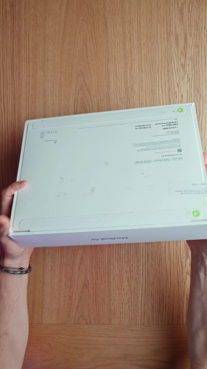 Распаковка MacBook Air в цвете Sky Blue