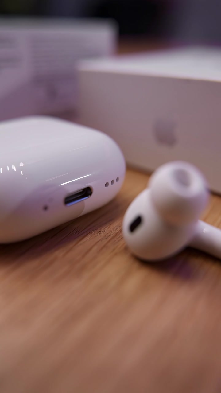 Что выбрать: AirPods 4 или AirPods Pro 2?