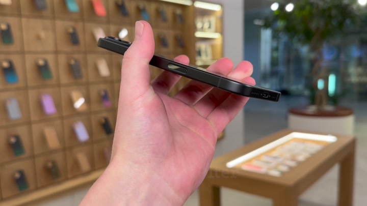 iPhone 16 Black