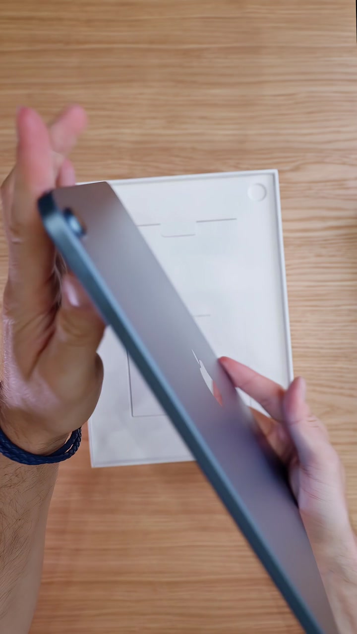 Распаковка iPad 10