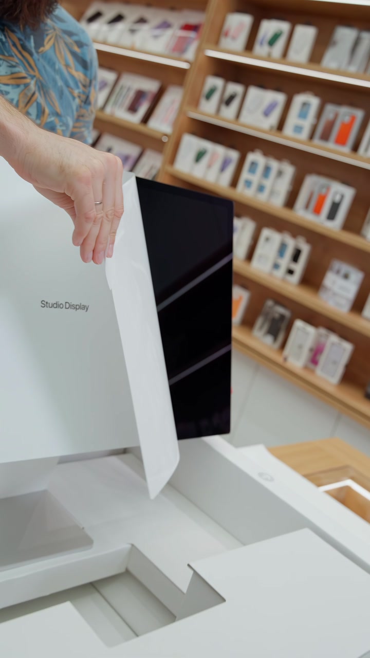 Распаковка нового Apple Studio Display