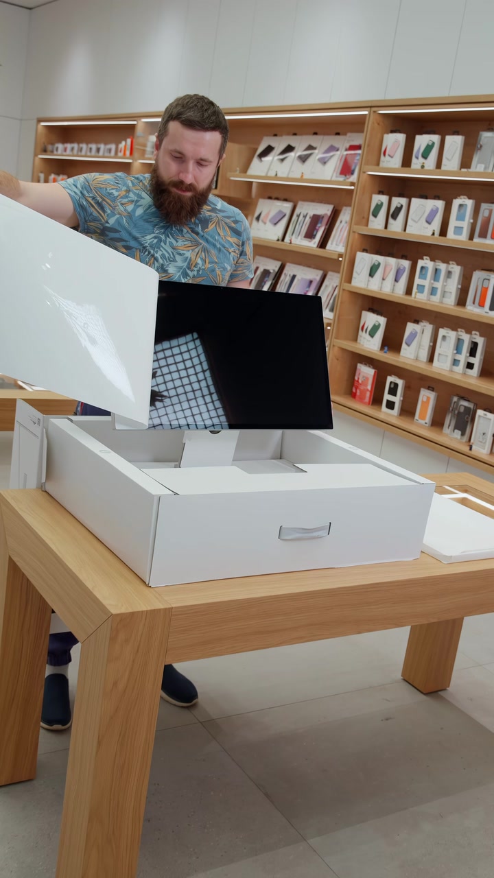 Распаковка нового Apple Studio Display