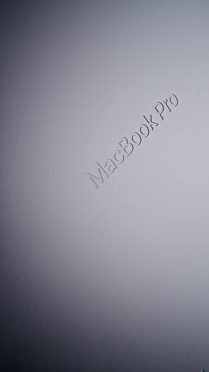 Распаковка MacBook Pro в новом цвете Space Black. Как вам новое цветовое решение от Apple?
