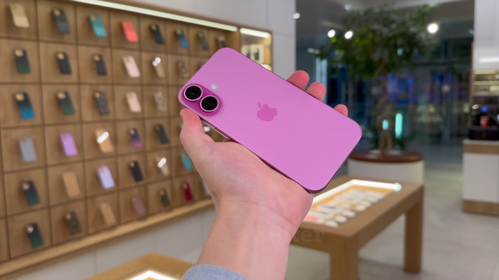 iPhone 16 Pink