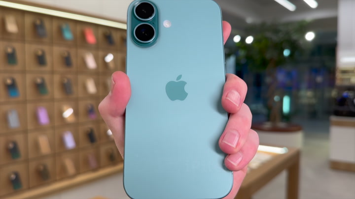 iPhone 16 Teal