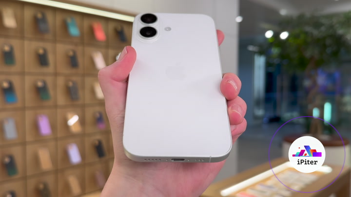 iPhone 16 White