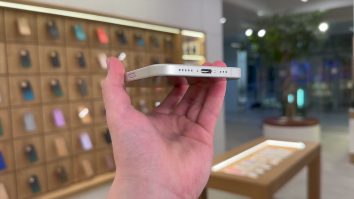iPhone 16 White