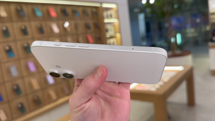 iPhone 16 White