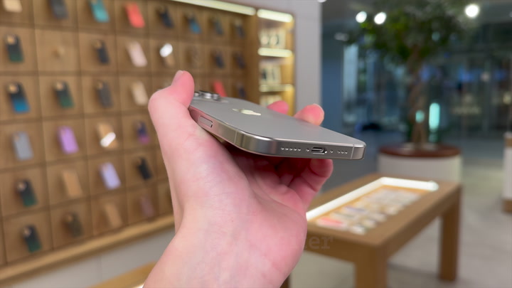 iPhone 16 Pro Natural Titanium