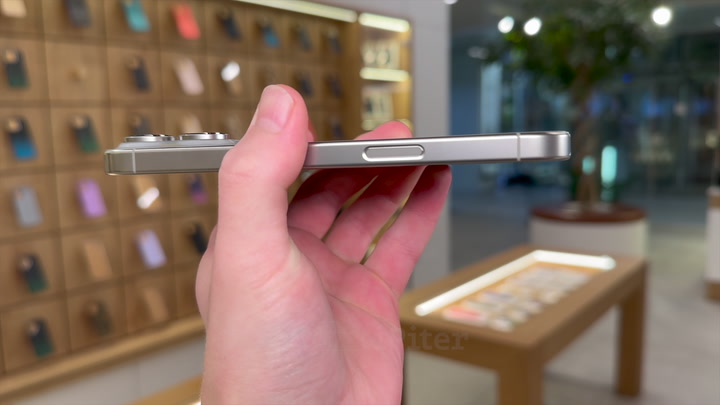 iPhone 16 Pro Natural Titanium