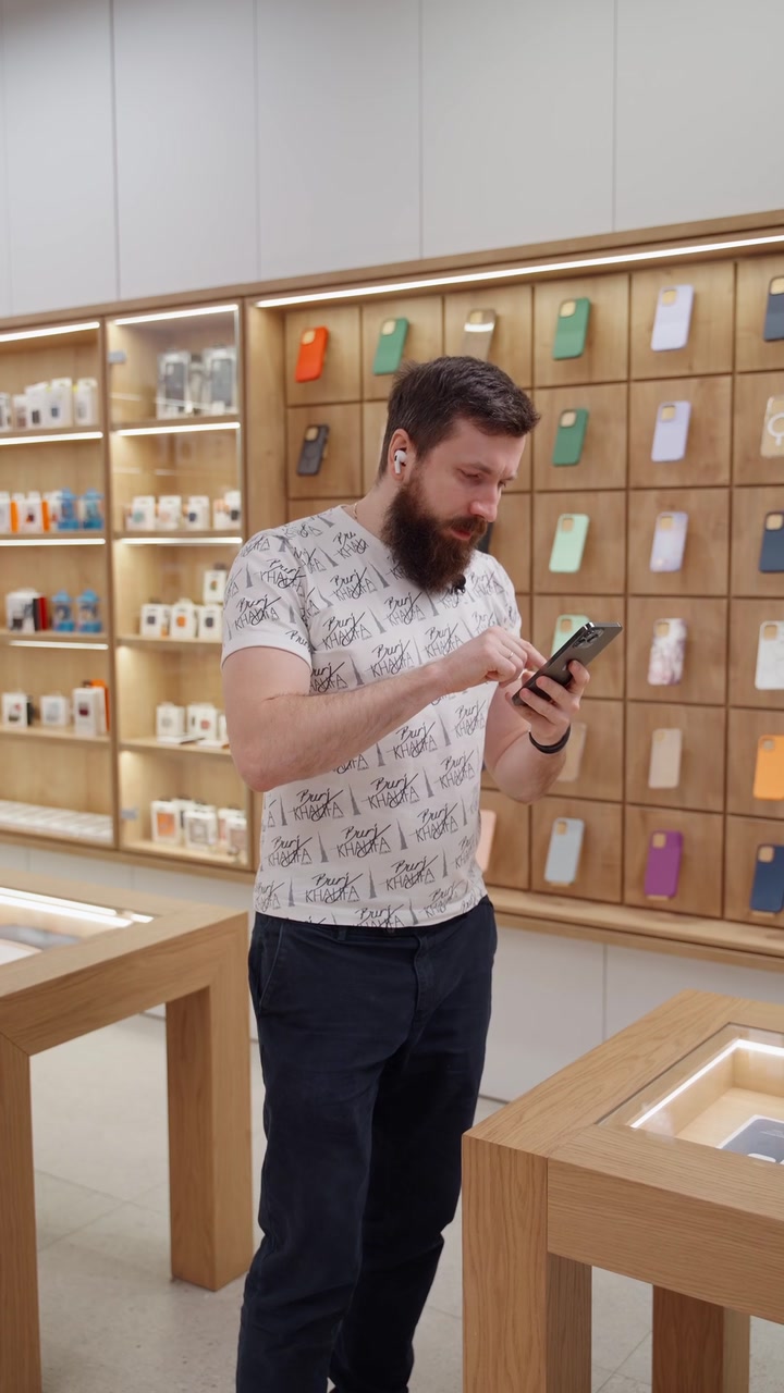 Тебя не слышат при разговоре через наушники? Смотри наш лайфхак про AirPods!