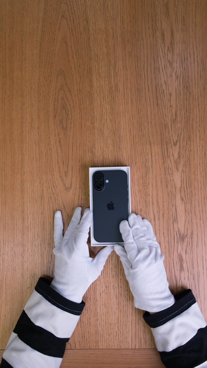 Apple iPhone 16 Black (Чёрный)