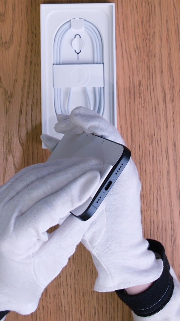 Apple iPhone 16 Black (Чёрный)