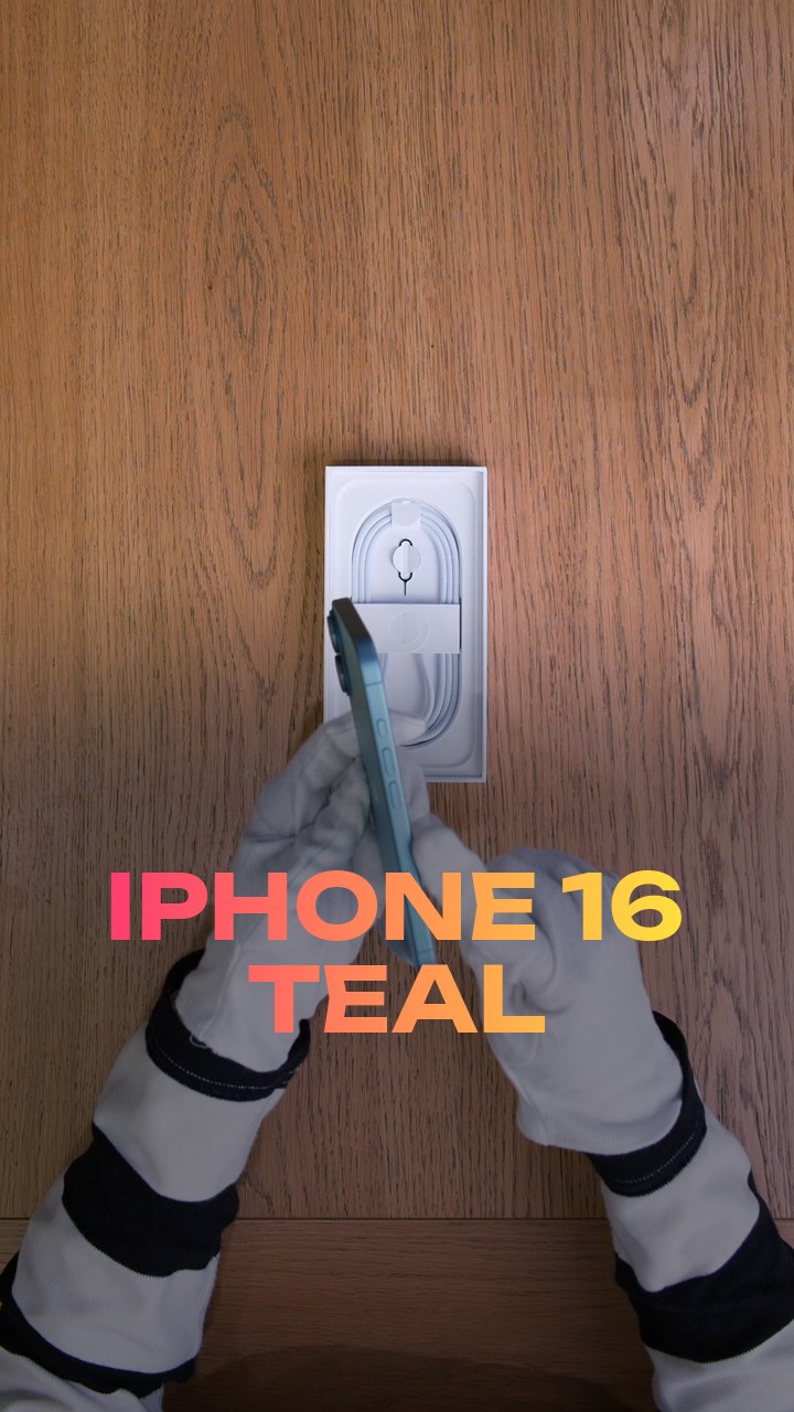 Apple iPhone 16 Teal