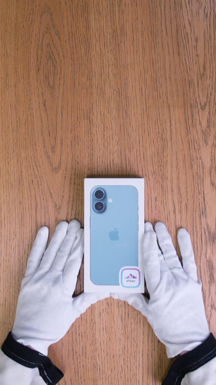 Apple iPhone 16 Teal