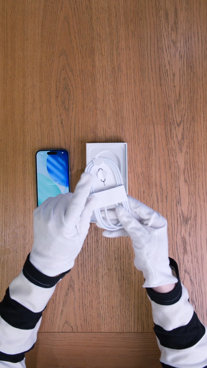 Apple iPhone 16 Teal