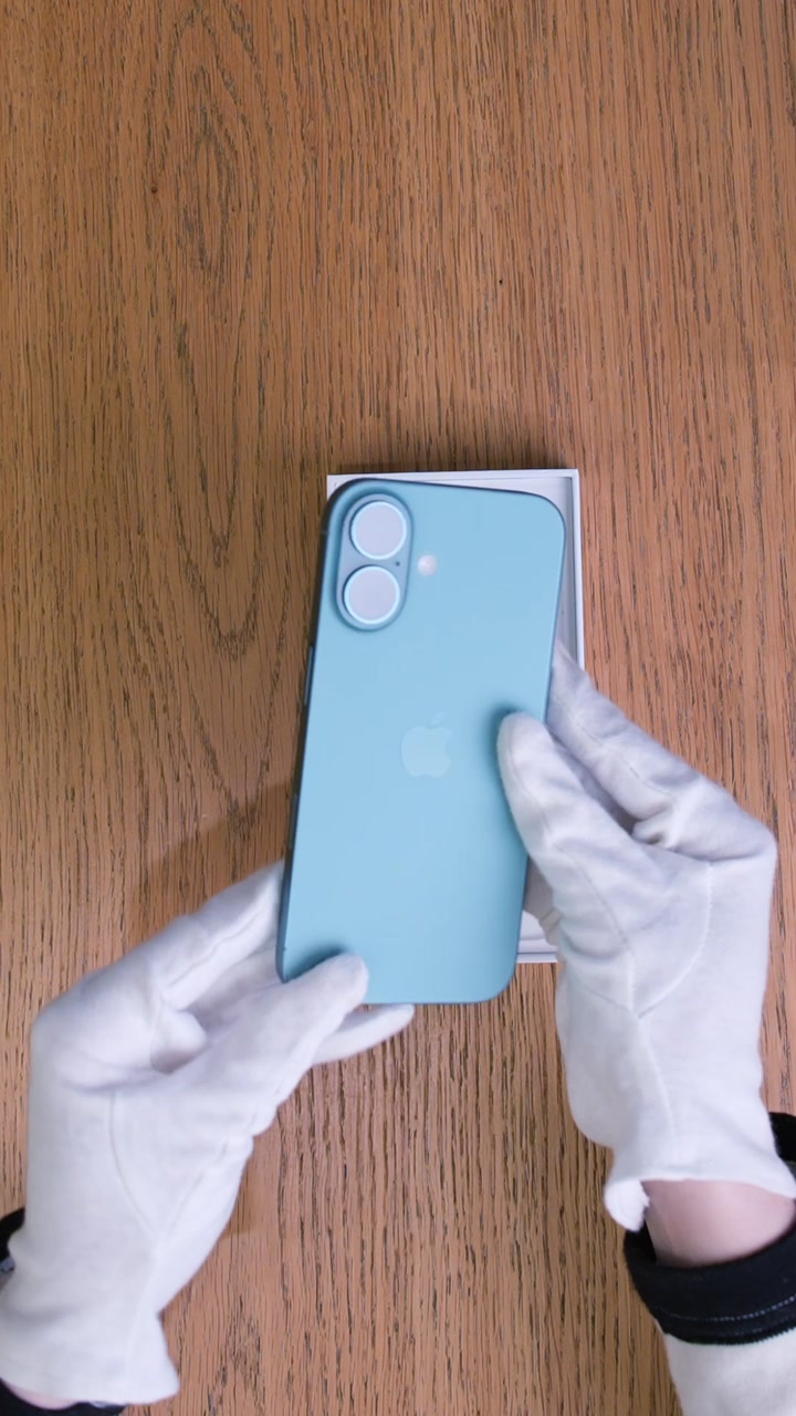 Apple iPhone 16 Teal