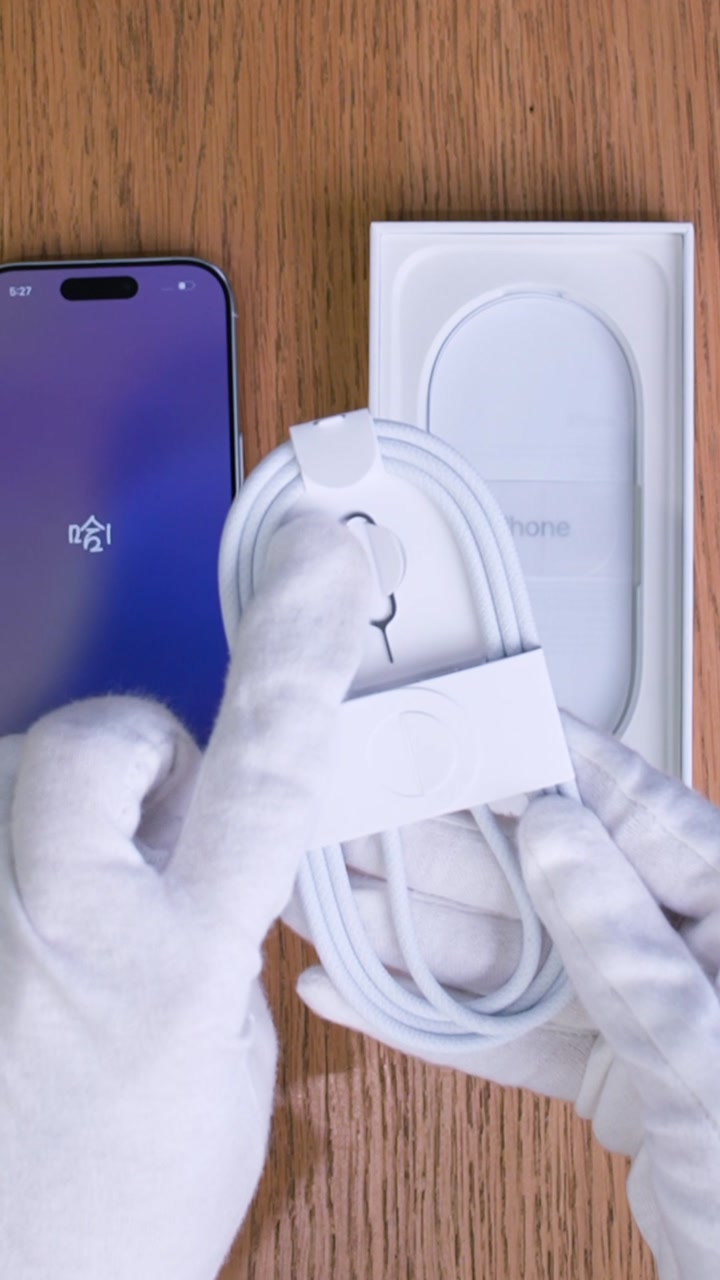 Apple iPhone 16 Pro White Titanium (Белый титан)