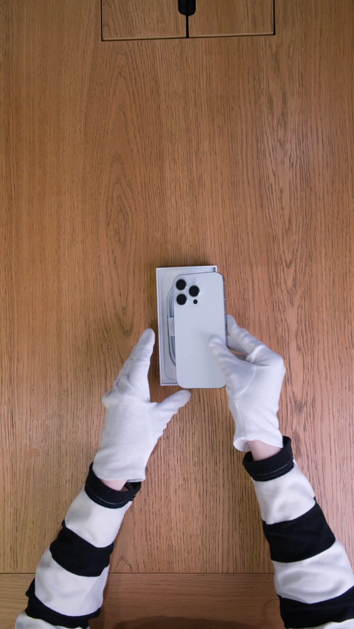 Apple iPhone 16 Pro White Titanium (Белый титан)