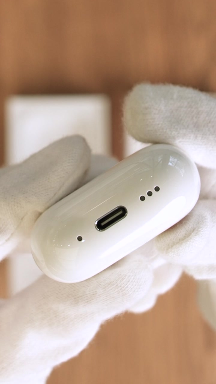 Apple AirPods (4-го поколения) с шумоподавлением ANC (MXP93)