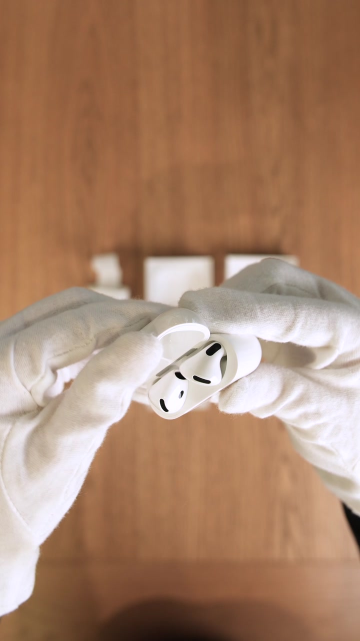 Apple AirPods (4-го поколения) с шумоподавлением ANC (MXP93)