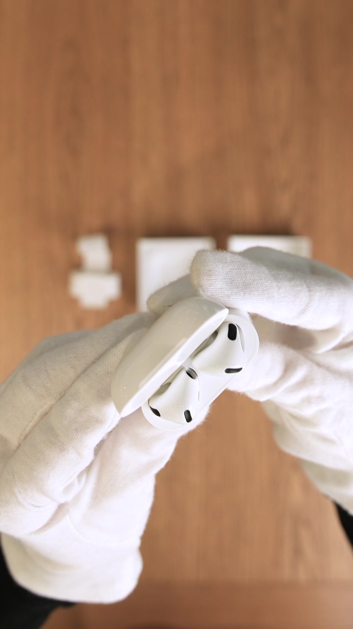Apple AirPods (4-го поколения) с шумоподавлением ANC (MXP93)