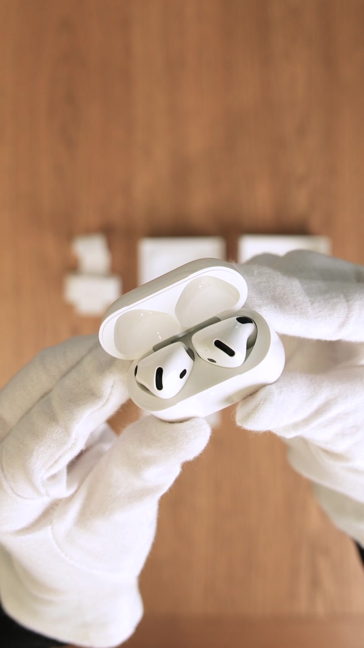 Apple AirPods (4-го поколения) с шумоподавлением ANC (MXP93)
