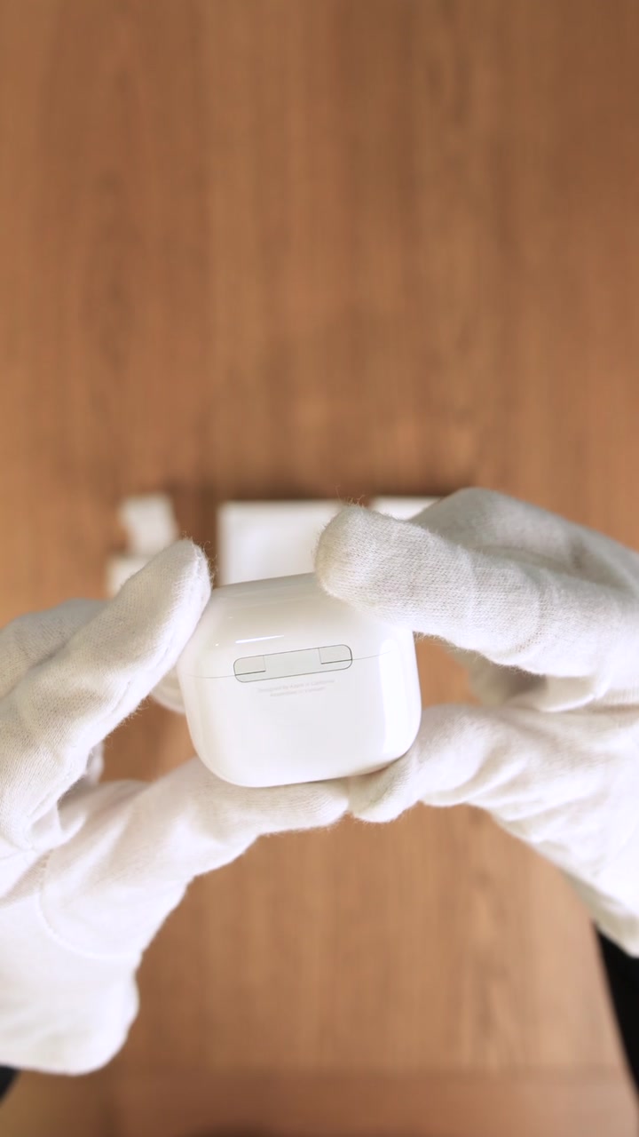 Apple AirPods (4-го поколения) с шумоподавлением ANC (MXP93)