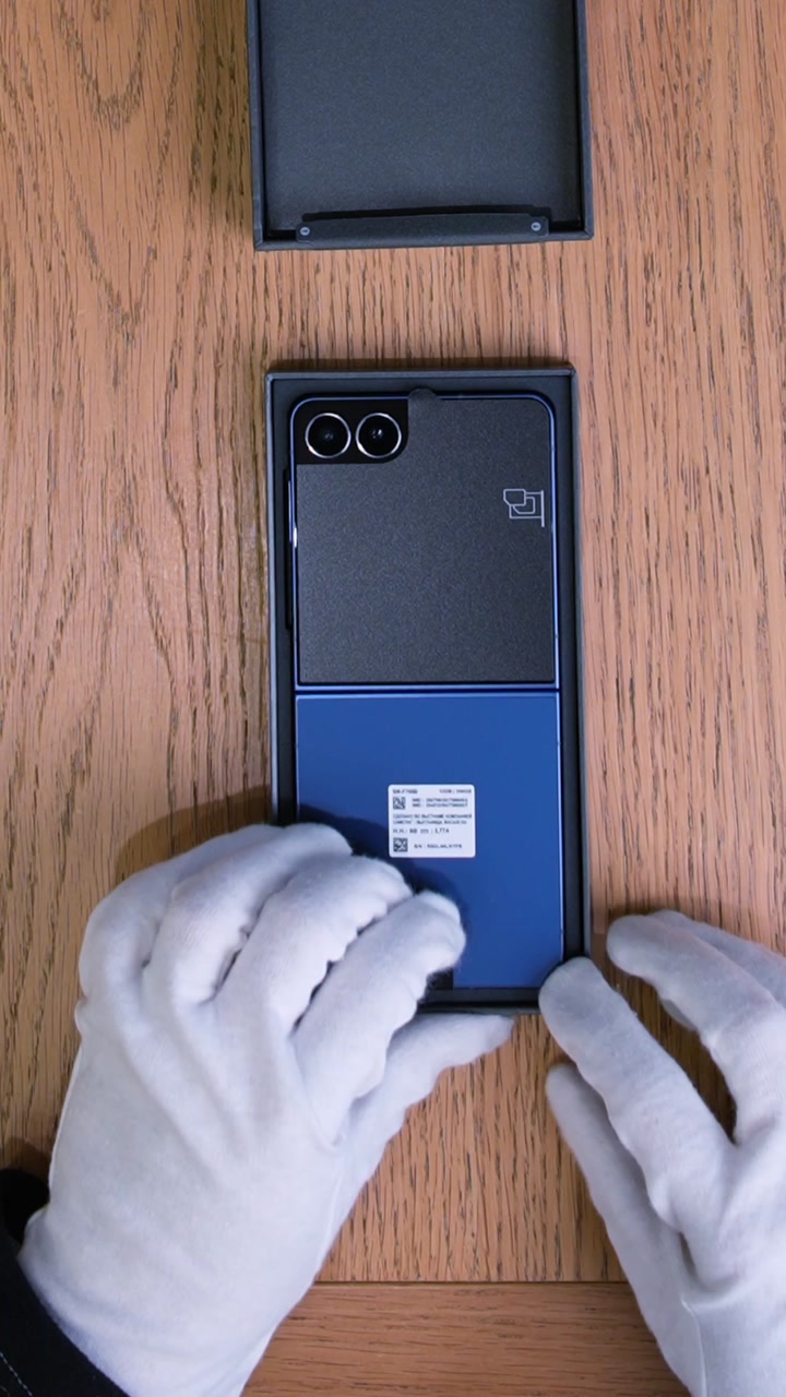 Смартфон Samsung Galaxy Z Flip 7 (Blue Shadow) SM-F766 (Nano-sim + eSim)