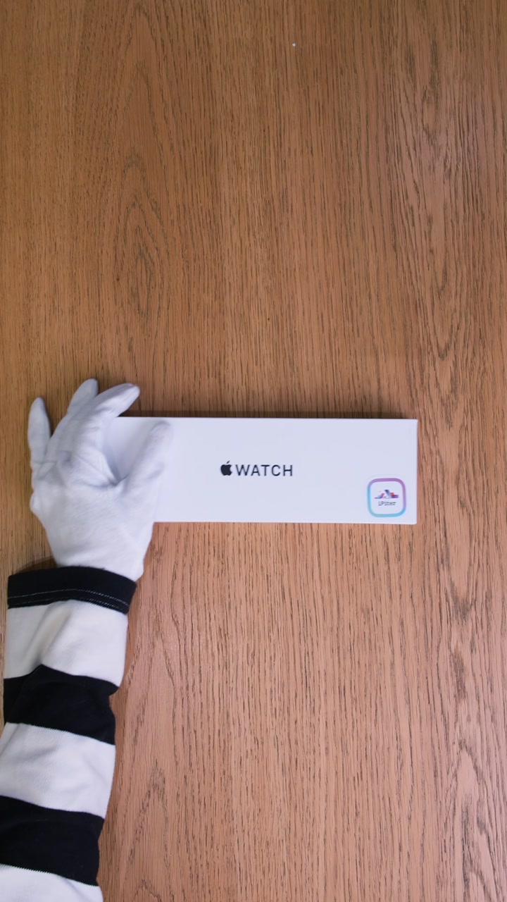 Apple Watch SE (2025) 40 мм Корпус из алюминия «Starlight» Спортивный ремешок S/M «Starlight»