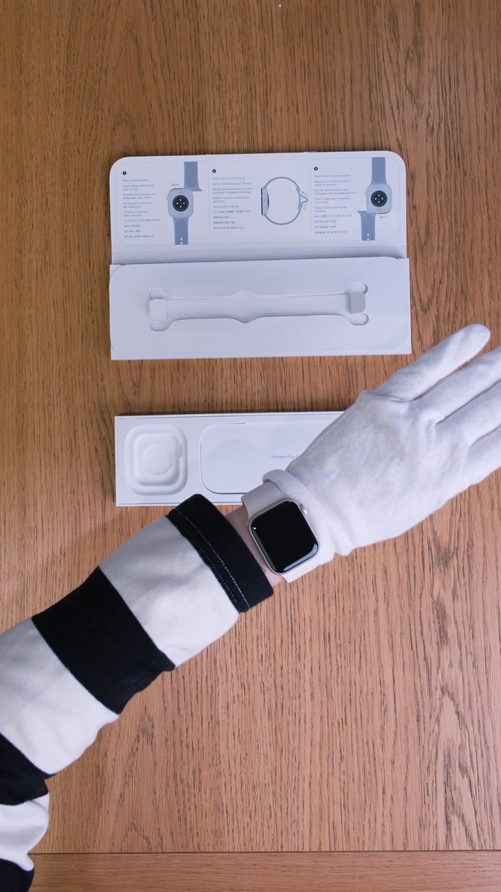 Apple Watch SE (2025) 40 мм Корпус из алюминия «Starlight» Спортивный ремешок S/M «Starlight»