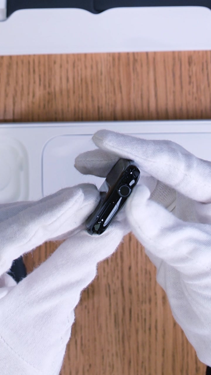 Apple Watch Series 11 42 мм Корпус из алюминия «Jet Black» Спортивный ремешок S/M «Black»