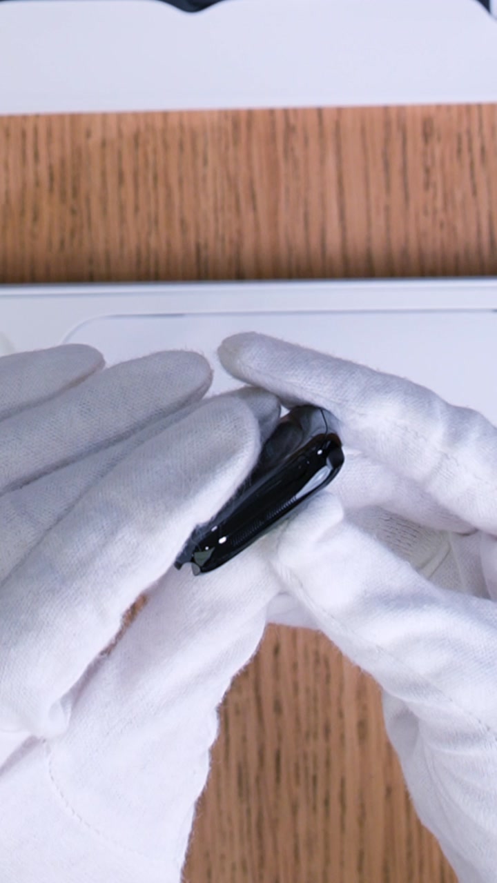 Apple Watch Series 11 42 мм Корпус из алюминия «Jet Black» Спортивный ремешок S/M «Black»