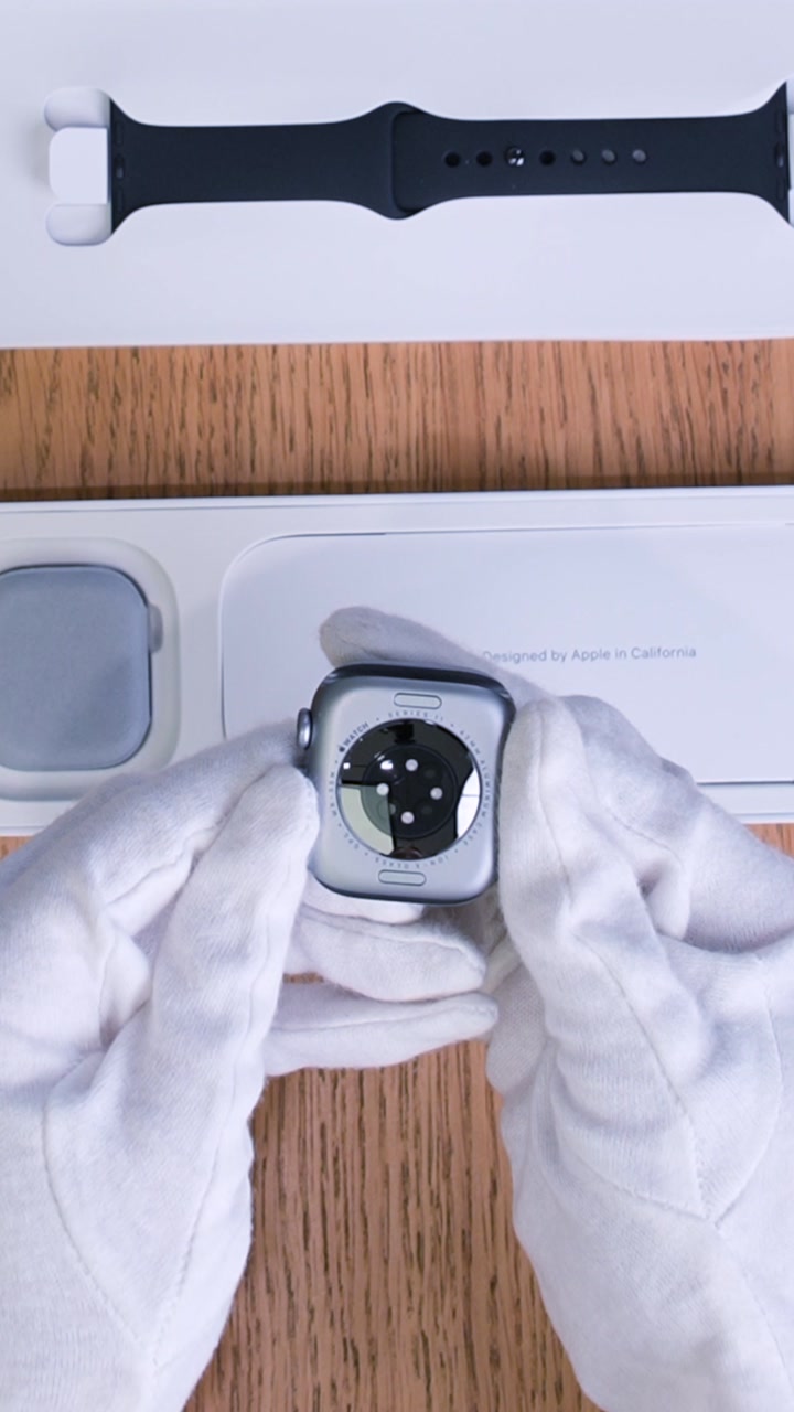 Apple Watch Series 11 42 мм Корпус из алюминия «Space Gray» Спортивный ремешок S/M «Black»