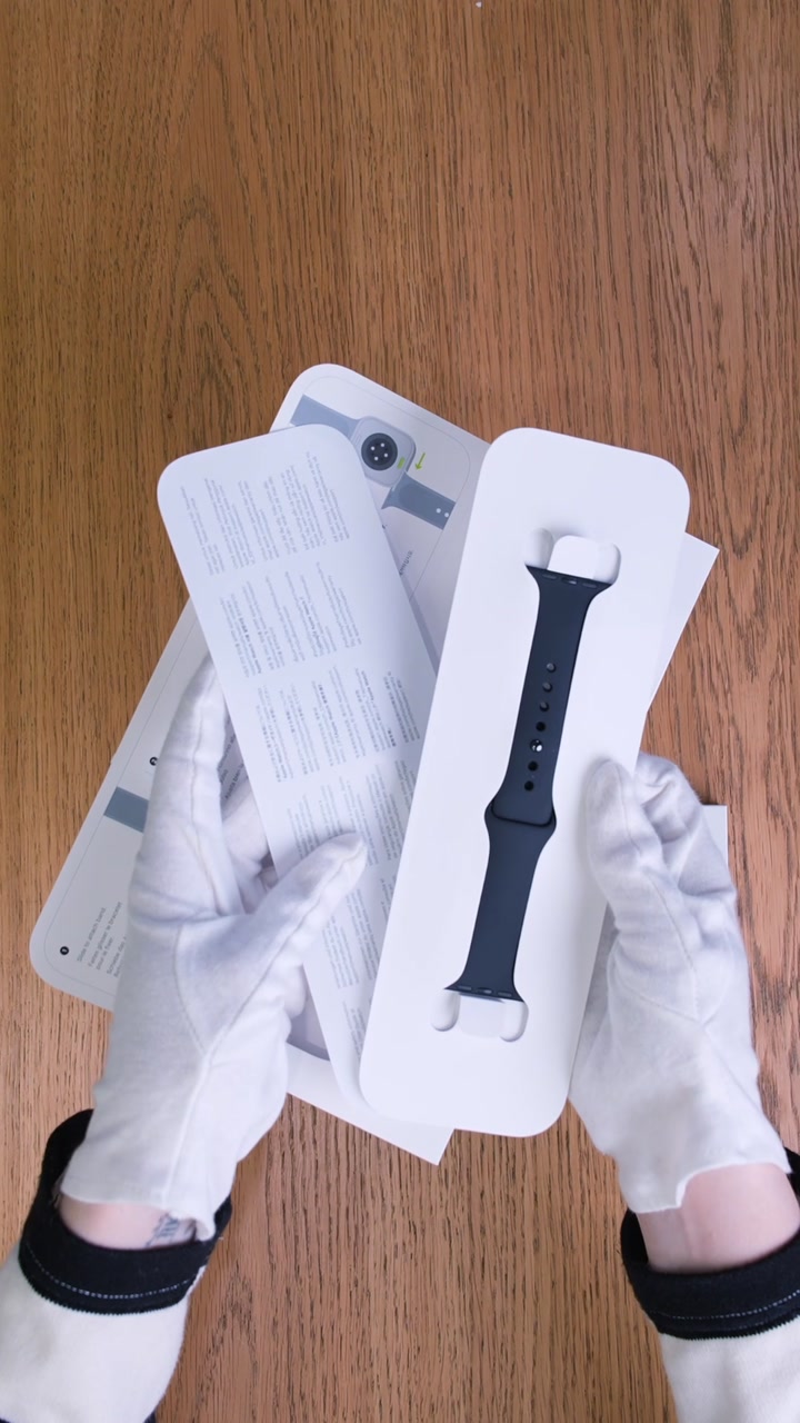 Apple Watch Series 11 42 мм Корпус из алюминия «Space Gray» Спортивный ремешок S/M «Black»