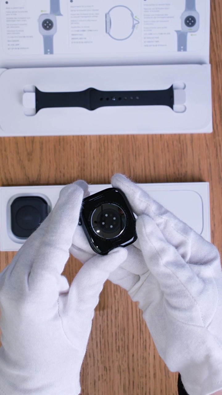 Apple Watch Series 11 46 мм Корпус из алюминия «Jet Black» Спортивный ремешок S/M «Black»