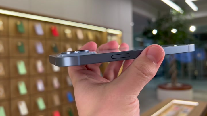 iPhone 14 Blue