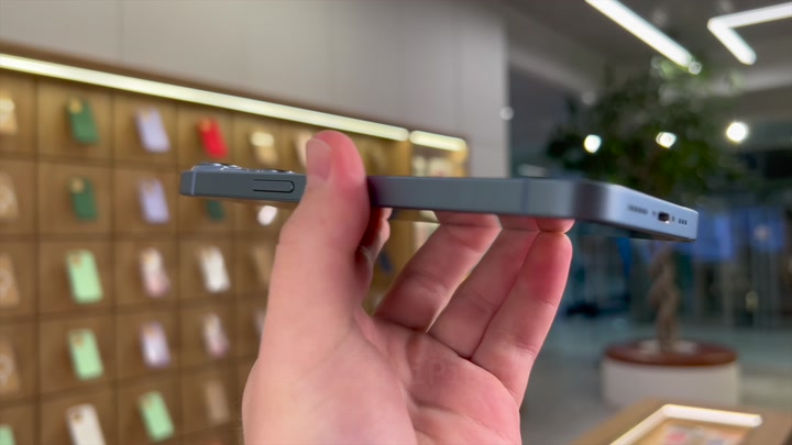 iPhone 14 Blue