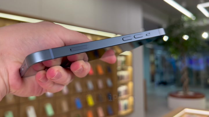 iPhone 14 Blue