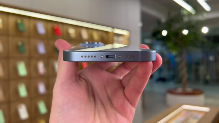 iPhone 14 Blue