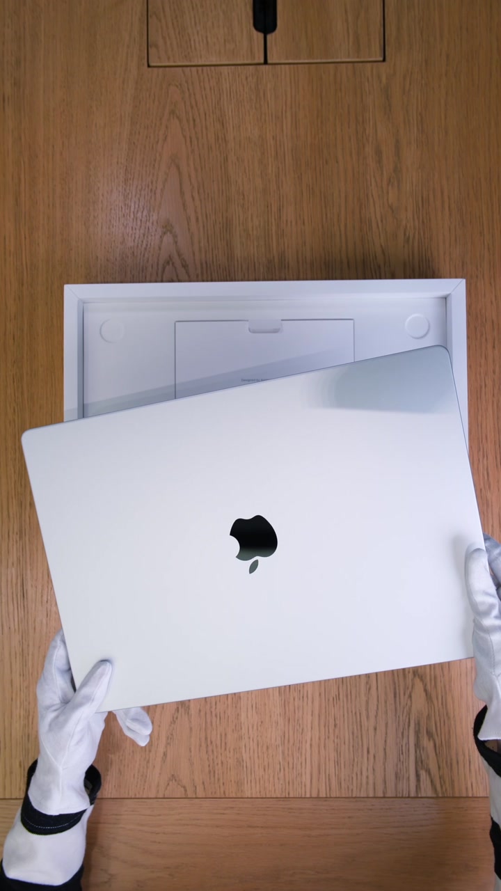 Apple MacBook Pro 16 (2026) Silver