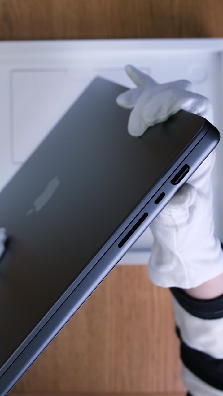 Apple MacBook Pro 16 (2026) Space Black