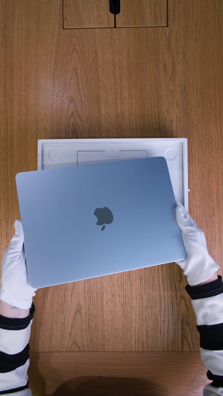 Apple MacBook Air 13 (2026) M5 Sky Blue